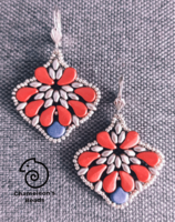 "Lava Magnolia Secession Beading Earrings" szecessziós stílusú vörös-kék gyöngyfűzött fülbevaló