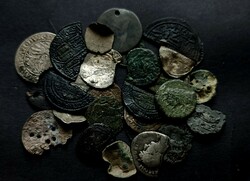 Középkori és római érmék