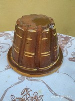 Kerámia kuglóf sütő , egy kis hibával , barna színben 23 x 14 cm eladó!