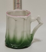 Szecessziós, fehér, zöld mázas, plasztikus növényi motívumos porcelán csésze (2642)