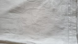 Damaszt fehér asztalterítő 225x160 cm,