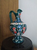 Gazdagon díszített török porcelán kancsó