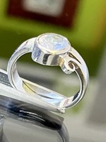 Mesés ezüst gyűrű, fehér topáz kővel