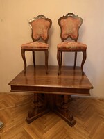 Neobarokk restaurált asztal két székkel