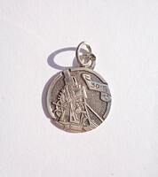 Silver pendant depicting a Škoda 30.5 cm moss cannon
