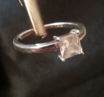 Jelzett ezüst gyűrű cirkóniàval kb.16 mm.