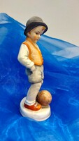 Német kerámia figura,fiú labdával
