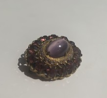 Antik aprólékos bross lila mályva színű ékkövekkel 3,2 cm