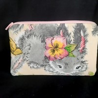 Nyuszi mintás, bélelt textil neszeszer, piperetáska és szemüveg tok. Kézműves termék.