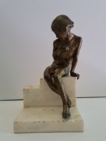 Art-deco patinás meztelen lány bronz szobor lépcsős márvány talapzaton