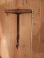 Huge, old carpentry tool (tapping drill)