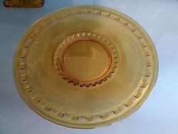 Art Deco borostyán színű üveg kináló tányér, különleges modern mintával.