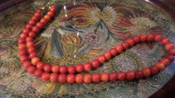 42 Cm necklace made of approx. 6 mm coral pearls, beautiful color.