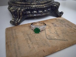 Ezüstözött gyűrű zöld cirkón kővel