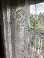 Silk curtain with white, ecru rose, flower, tendril pattern