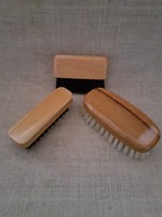 3-Db. Clothes brushes made with old, high-quality work