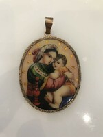 Pendant of the Virgin Mary with her child