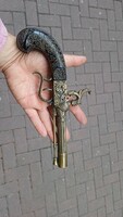 Dispensing gun. 25 cm in size, excellent for home decoration.