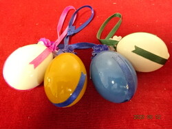 Valódi tojásból készült húsvéti dísz, színes szalagokkal, négy darab. Jókai.