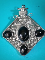 Metal perfume box with onyx stone