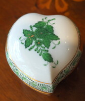 Herend small heart-shaped bonbonnier with green Apponyi pattern