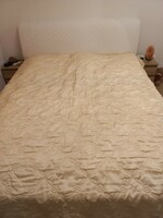 Krém színű nagy méretű ágytakaró, ágyterítő