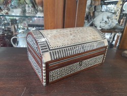 Large wooden jewelry box with oriental star mother-of-pearl inlay, motif. 26 Cm.