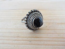 Adjustable ring with retro mineral stone