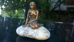 A kis hableány Koppenhágából-bronz,kő szobor -otthonában