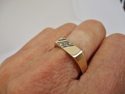 Elegáns 14kt-os aranygyűrű  pici fehér kővel