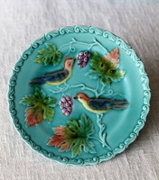 Mesés antik majolika tányér, dísztányér, falitányér, madár és szőlő dekorral, élénk színekben