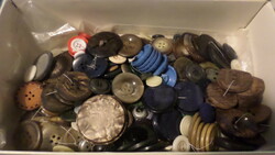 Lots of retro buttons, mostly plastic, some wood and horn. I prefer bigger pieces.