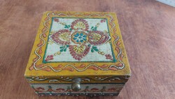 (K) old painted wooden box 10x10x5 cm