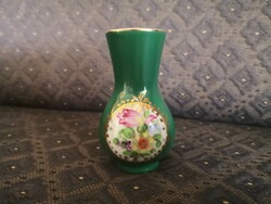 Herendi zöld fond festésű kis váza, tükrös medalion dekorral