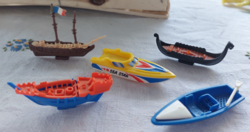 GYŰJTŐKNEK ! Retro műanyag  hajók , 5 db (2 db  Ferrero Kinder Surprise) - nem hibátlanok
