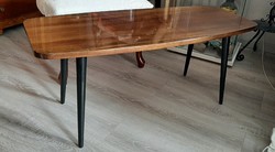 Szép formájú karakteres kis méretű  hosszú lengyel  asztal lecsavarható lábú