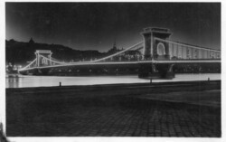BP - 009 "Budapest - Te csodás" a 30-40-es évekből ---  Kivilágított Lánchíd (Sárai fotó)