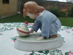 Zsolnay porcelán búgócsigával játszó gyermek eladó!