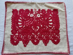 Antik erdélyi  nagyon dekoratív kézi hímzett írásos vászon díszpárnahuzat  turbékoló galamb párral