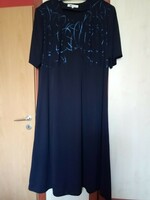 Elegáns sötétkék hosszú ruha blézerrel