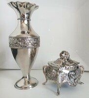 Gyönyörűen megmunkált fém ékszertartó és váza