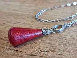 Gyönyörű ezüst medál korallal