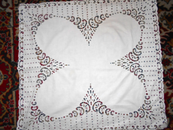 Embroidered tablecloth 70 cm x 66 cm