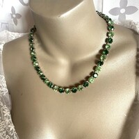Zöld üvegstrassz vintage nyaklánc az 1990-es évekből, hibátlan minőségi régi ékszer nyakék 45 cm