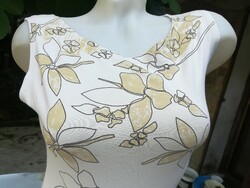 Pretty floral beige top-t-shirt-women's top, a real summer item. from M