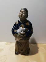 Nagyméretű, kínai kerámia, fiú macskával