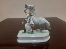 Herendi lovát fékező csikós, lófékező porcelán figura