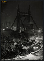 Nagyobb méret, Szendrő István fotóművészeti alkotása. Erzsébet híd, télen, 1930-as évek. Eredeti, p