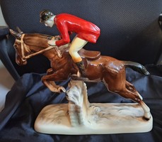 Német porcelán : Akadályt ugrató lovas_27 cm