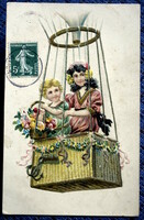 Antik dombornyomott üdvözlő  képeslap gyerekek légballon kosarában